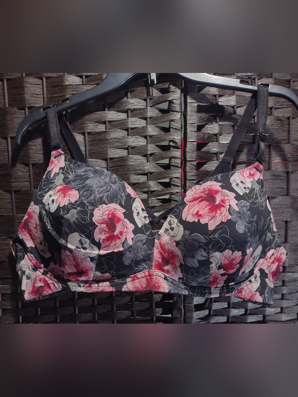 Torrid Curve 360 Back Smoothing Plunge Bra Skull and roses Size 44C